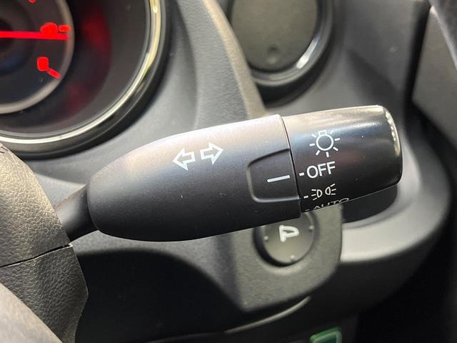 フィット Ｇ・１０ｔｈアニバーサリー　ＳＤナビ　ＥＴＣ　ドラレコ　電動格納ミラー　オートライト　アイドリングストップ　スマートキー　フルセグＴＶ　Ｂｌｕｅｔｏｏｔｈ　ＣＤ　ＤＶＤ（43枚目）