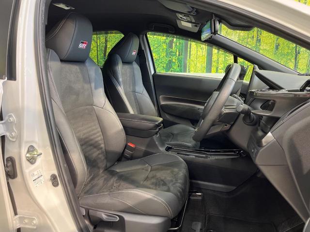 アクア ＧＲスポーツ　純正１０．５型ディスプレイオーディオ　バックカメラ　１００Ｖ電源　セーフティセンス　レーダークルーズ　禁煙車　ハーフレザーシート　コーナーセンサー　スマートキー　ＬＥＤヘッド　ＥＴＣ　オートハイビーム（9枚目）