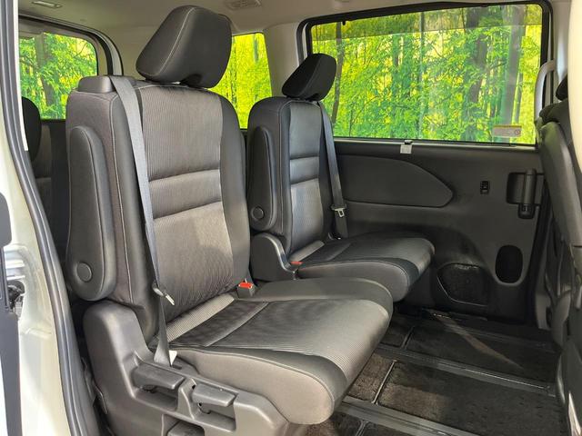 セレナ ｅ－パワー　ハイウェイスターＶ　純正１０型ナビ　後席モニター　全周囲カメラ　両側電動ドア　セーフティパックＡ　リアオートエアコン　純正１６インチＡＷ　衝突被害軽減システム　プロパイロット　禁煙車　スマートキー　ＬＥＤヘッド　ＥＴＣ（9枚目）