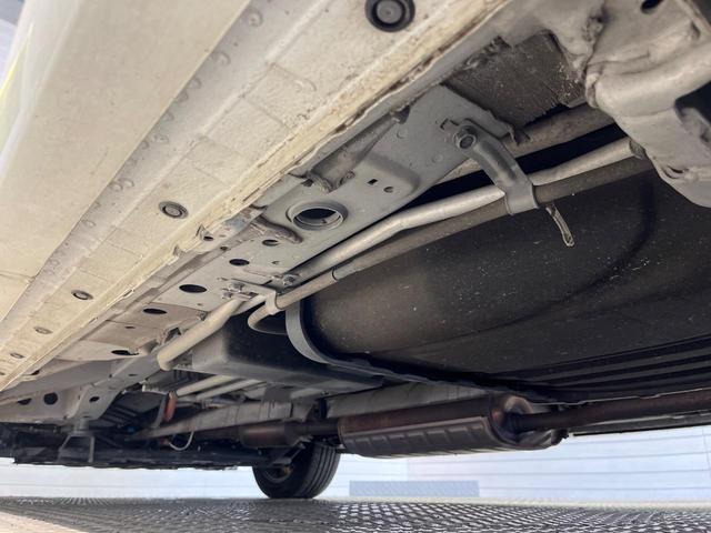 セレナ ｅ－パワー　ハイウェイスターＶ　純正１０型ナビ　後席モニター　全周囲カメラ　両側電動ドア　セーフティパックＡ　リアオートエアコン　純正１６インチＡＷ　衝突被害軽減システム　プロパイロット　禁煙車　スマートキー　ＬＥＤヘッド　ＥＴＣ（22枚目）