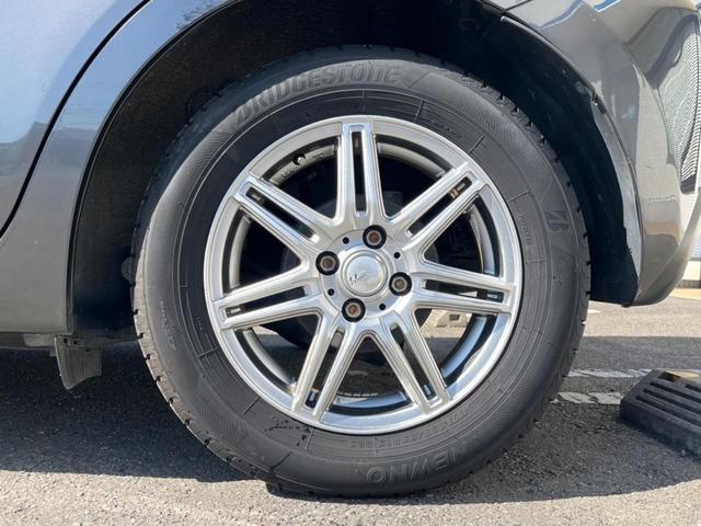 デミオ １３Ｓ　メーカーナビ　バックカメラ　ＣＤ／ＤＶＤ　Ｂｌｕｅｔｏｏｔｈ　シートヒーター　禁煙車　ＢＳＭ　ＬＥＤヘッドライト　ＥＴＣ　スマートキー　オートエアコン　オートライト（26枚目）