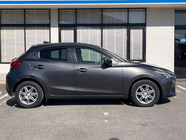 デミオ １３Ｓ　メーカーナビ　バックカメラ　ＣＤ／ＤＶＤ　Ｂｌｕｅｔｏｏｔｈ　シートヒーター　禁煙車　ＢＳＭ　ＬＥＤヘッドライト　ＥＴＣ　スマートキー　オートエアコン　オートライト（28枚目）