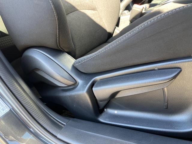 デミオ １３Ｓ　メーカーナビ　バックカメラ　ＣＤ／ＤＶＤ　Ｂｌｕｅｔｏｏｔｈ　シートヒーター　禁煙車　ＢＳＭ　ＬＥＤヘッドライト　ＥＴＣ　スマートキー　オートエアコン　オートライト（29枚目）