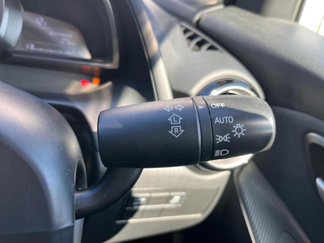 デミオ １３Ｓ　メーカーナビ　バックカメラ　ＣＤ／ＤＶＤ　Ｂｌｕｅｔｏｏｔｈ　シートヒーター　禁煙車　ＢＳＭ　ＬＥＤヘッドライト　ＥＴＣ　スマートキー　オートエアコン　オートライト（36枚目）