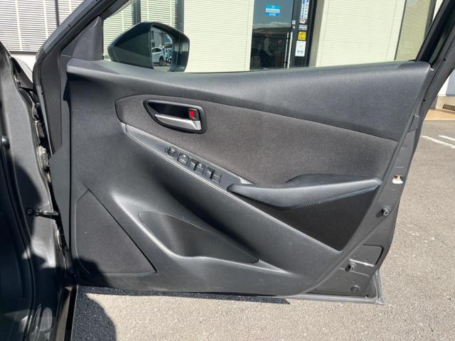 デミオ １３Ｓ　メーカーナビ　バックカメラ　ＣＤ／ＤＶＤ　Ｂｌｕｅｔｏｏｔｈ　シートヒーター　禁煙車　ＢＳＭ　ＬＥＤヘッドライト　ＥＴＣ　スマートキー　オートエアコン　オートライト（57枚目）