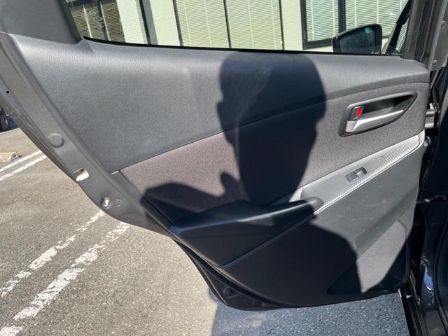 デミオ １３Ｓ　メーカーナビ　バックカメラ　ＣＤ／ＤＶＤ　Ｂｌｕｅｔｏｏｔｈ　シートヒーター　禁煙車　ＢＳＭ　ＬＥＤヘッドライト　ＥＴＣ　スマートキー　オートエアコン　オートライト（61枚目）