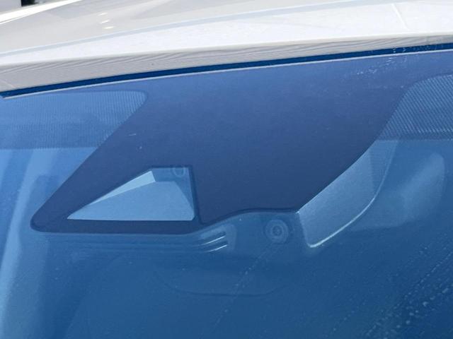 �y�g���^�Z�[�t�e�B�Z���X�z���s���ɑO���̎ԗ�����F�����A�Փ˂������Ȏ��͌x��ƃu���[�L�ŏՓˉ���Ɣ�Q�y�����A�V�X�g�B�����S�Ƀh���C�u�����y���݂��������܂��B