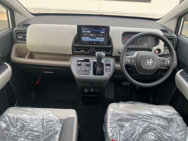 フリード エアー　ＥＸ　純正８型ディスプレイオーディオ　バックカメラ　登録済未使用車　両側電動ドア　ホンダセンシング　レーダークルーズ　ハーフレザーシート　シートヒーター　コーナーセンサー　スマートキー　ＬＥＤヘッド（2枚目）