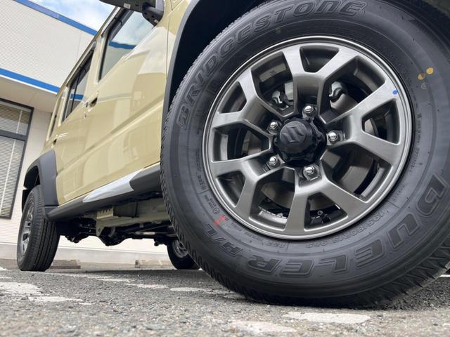 �y�����P�T�C���`�A���~�z�C�[���z�O�ςɃ}�b�`���������A���~�z�C�[���𑕒����Ă���܂��B�e��ЊO�A���~�z�C�[����A�X�^�b�h���X�^�C�����戵�����Ă���܂��B���񂲑��k����������