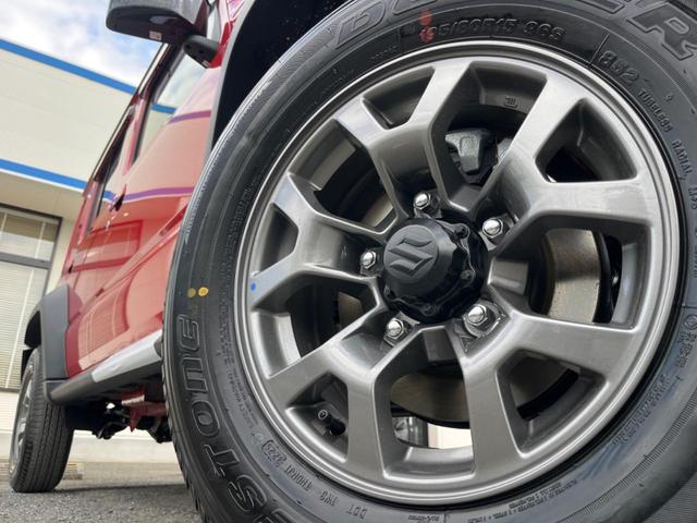 �y�����P�T�C���`�A���~�z�C�[���z�O�ςɃ}�b�`���������A���~�z�C�[���𑕒����Ă���܂��B�e��ЊO�A���~�z�C�[����A�X�^�b�h���X�^�C�����戵�����Ă���܂��B���񂲑��k����������