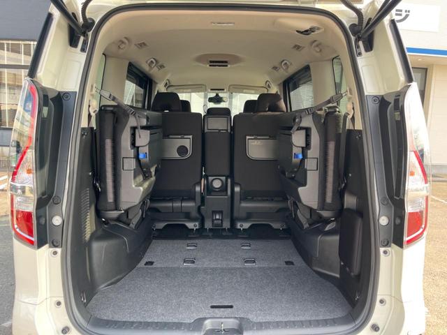 セレナ ハイウェイスターＶ　両側電動ドア　ＳＤナビ　全周囲カメラ　衝突被害軽減システム　禁煙車　コーナーセンサー　スマートキー　ＬＥＤヘッド　ビルトインＥＴＣ　純正１６インチアルミ　車線逸脱警報　オートライト　オートエアコン（10枚目）