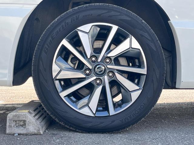 セレナ ハイウェイスターＶ　両側電動ドア　ＳＤナビ　全周囲カメラ　衝突被害軽減システム　禁煙車　コーナーセンサー　スマートキー　ＬＥＤヘッド　ビルトインＥＴＣ　純正１６インチアルミ　車線逸脱警報　オートライト　オートエアコン（13枚目）