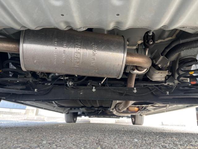 セレナ ハイウェイスターＶ　両側電動ドア　ＳＤナビ　全周囲カメラ　衝突被害軽減システム　禁煙車　コーナーセンサー　スマートキー　ＬＥＤヘッド　ビルトインＥＴＣ　純正１６インチアルミ　車線逸脱警報　オートライト　オートエアコン（18枚目）