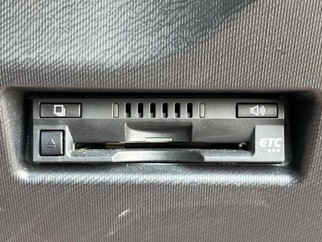 アクア クロスオーバー 純正SDナビ セーフティセンス クリアランスソナー バックカメラ オートハイビーム オートライト 革巻きステアリング スマートキー 純正16AW フルセグ Bluetooth CD/DVD 禁煙車(7枚目)