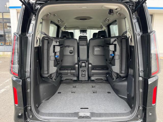 セレナ ｅ－パワー　ハイウェイスターＶ　純正１２．３インチナビ　ハンズフリー両側パワースライドドア　アラウンドビューモニター　インテリジェントルームミラー　プロパイロット　ＢＳＭ　電動パーキングブレーキ　オートハイビーム（11枚目）