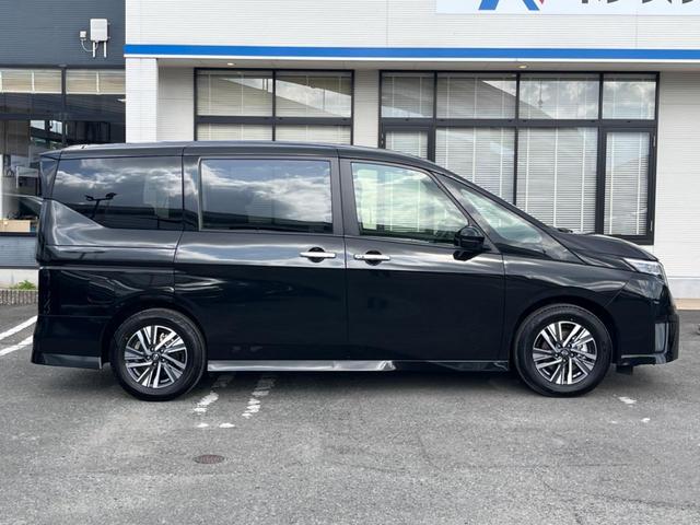 セレナ ｅ－パワー　ハイウェイスターＶ　純正１２．３インチナビ　ハンズフリー両側パワースライドドア　アラウンドビューモニター　インテリジェントルームミラー　プロパイロット　ＢＳＭ　電動パーキングブレーキ　オートハイビーム（61枚目）