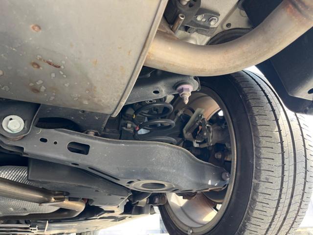 プリウス Ｓツーリングセレクション　後期　純正９型ナビ　バックカメラ　セーフティセンス　レーダークルーズ　禁煙車　シートヒーター　コーナーセンサー　スマートキー　ＬＥＤヘッド　ビルトインＥＴＣ　純正１７インチアルミ　オートハイビーム（21枚目）