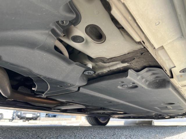 プリウス Ｓツーリングセレクション　後期　純正９型ナビ　バックカメラ　セーフティセンス　レーダークルーズ　禁煙車　シートヒーター　コーナーセンサー　スマートキー　ＬＥＤヘッド　ビルトインＥＴＣ　純正１７インチアルミ　オートハイビーム（23枚目）