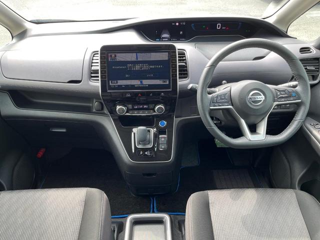 セレナ ｅ－パワー　ハイウェイスターＶ　純正１０型ナビ　後席モニター　全周囲カメラ　ハンズフリー両側電動ドア　セーフティパックＡ　リアオートエアコン　プロパイロット　禁煙車　前席シートヒーター　コーナーセンサー　スマートキー　ＬＥＤヘッド（2枚目）