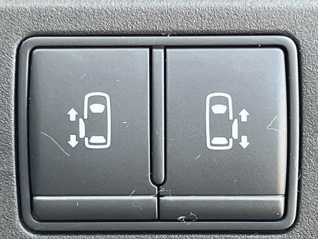 セレナ ｅ－パワー　ハイウェイスターＶ　純正１０型ナビ　後席モニター　全周囲カメラ　ハンズフリー両側電動ドア　セーフティパックＡ　リアオートエアコン　プロパイロット　禁煙車　前席シートヒーター　コーナーセンサー　スマートキー　ＬＥＤヘッド（7枚目）