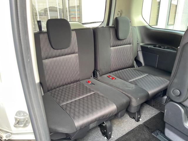 セレナ ｅ－パワー　ハイウェイスターＶ　純正１０型ナビ　後席モニター　全周囲カメラ　ハンズフリー両側電動ドア　セーフティパックＡ　リアオートエアコン　プロパイロット　禁煙車　前席シートヒーター　コーナーセンサー　スマートキー　ＬＥＤヘッド（10枚目）