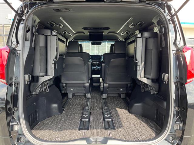 アルファード ２．５Ｓ　タイプゴールドＩＩＩ　モデリスタフルエアロ　ナビ機能付き純正９型ディスプレイオーディオ　後席モニター　バックカメラ　両側電動ドア　１００Ｖ電源　セーフティセンス　レーダークルーズ　禁煙車　電動リアゲート　ハーフレザーシート（11枚目）