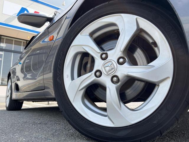 �y�����P�T�C���`�A���~�z�C�[���z�O�ςɃ}�b�`���������A���~�z�C�[���𑕒����Ă���܂��B�e��ЊO�A���~�z�C�[����A�X�^�b�h���X�^�C�����戵�����Ă���܂��B���񂲑��k����������