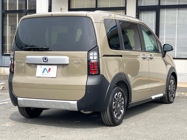 フリード ｅ：ＨＥＶクロスター　登録済未使用車　ホンダセンシング　アダプティブクルーズコントロール　シートヒーター　両側パワースライドドア　ＢＳＭ　電動パーキングブレーキ　ＬＥＤヘッドライト　オートライト　スマートキー（17枚目）