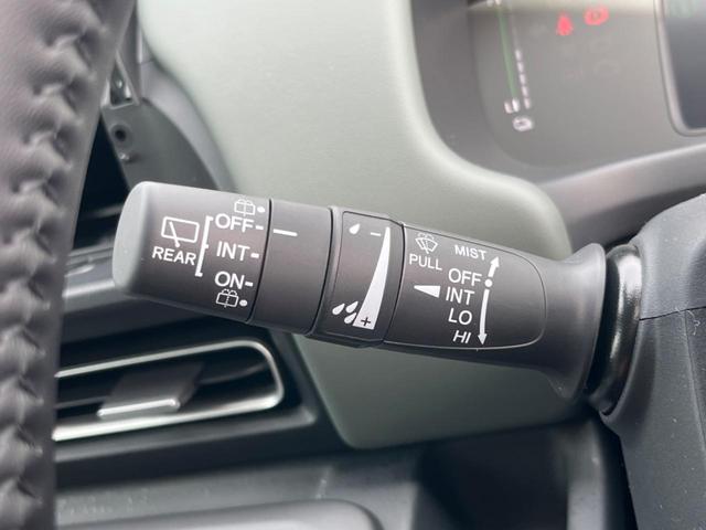 フリード ｅ：ＨＥＶクロスター　登録済未使用車　ホンダセンシング　アダプティブクルーズコントロール　シートヒーター　両側パワースライドドア　ＢＳＭ　電動パーキングブレーキ　ＬＥＤヘッドライト　オートライト　スマートキー（29枚目）