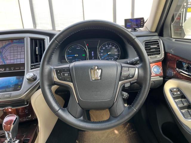 �y�����v�����X�e�A�����O�z�㎿�Ȋv���g�p���邱�ƂŁA��ɂ����������݂ƂĂ��^�]���₷���n���h���ł���