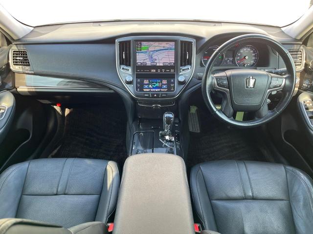 クラウンハイブリッド アスリートＧ　メーカーナビ　ムーンルーフ　プリクラッシュセーフティ　レーダークルーズコントロール　インテリジェントクリアランスソナー　１８インチスパッタリングＡＷ　黒革シート　シートベンチレーション（2枚目）