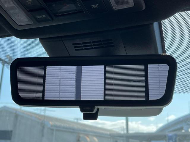 ヴォクシー ハイブリッドＳ－Ｚ　両側電動ドア　バックカメラ　１００Ｖ電源　衝突軽減　レーダークルーズ　禁煙車　電動リアゲート　ハーフレザー　コーナーセンサー　スマートキー　ＬＥＤヘッド　純正１７アルミ（6枚目）