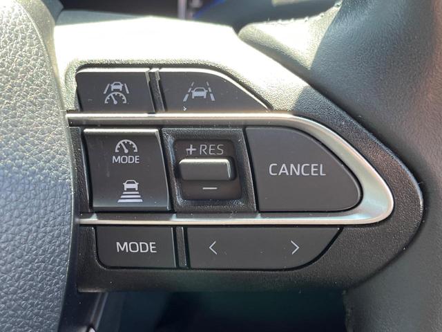 ヴォクシー ハイブリッドＳ－Ｚ　両側電動ドア　バックカメラ　１００Ｖ電源　衝突軽減　レーダークルーズ　禁煙車　電動リアゲート　ハーフレザー　コーナーセンサー　スマートキー　ＬＥＤヘッド　純正１７アルミ（7枚目）