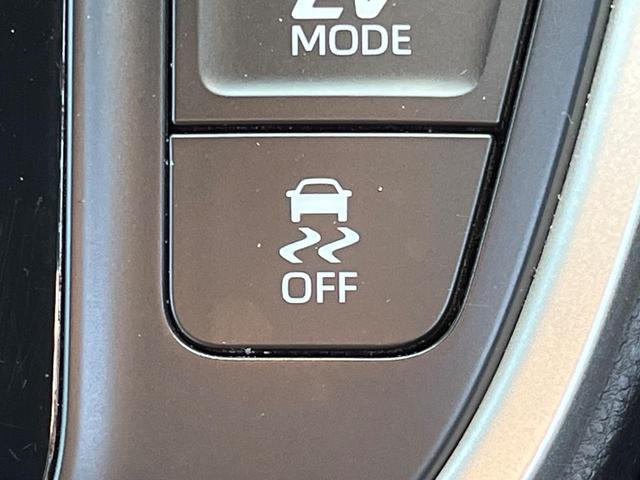 ヴォクシー ハイブリッドＳ－Ｚ　両側電動ドア　バックカメラ　１００Ｖ電源　衝突軽減　レーダークルーズ　禁煙車　電動リアゲート　ハーフレザー　コーナーセンサー　スマートキー　ＬＥＤヘッド　純正１７アルミ（28枚目）