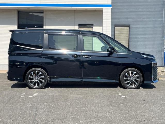 ヴォクシー ハイブリッドＳ－Ｚ　両側電動ドア　バックカメラ　１００Ｖ電源　衝突軽減　レーダークルーズ　禁煙車　電動リアゲート　ハーフレザー　コーナーセンサー　スマートキー　ＬＥＤヘッド　純正１７アルミ（49枚目）