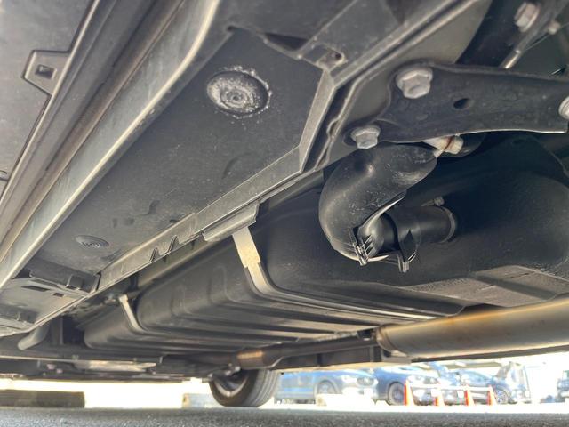 ヴォクシー ハイブリッドＳ－Ｚ　両側電動ドア　バックカメラ　１００Ｖ電源　衝突軽減　レーダークルーズ　禁煙車　電動リアゲート　ハーフレザー　コーナーセンサー　スマートキー　ＬＥＤヘッド　純正１７アルミ（56枚目）