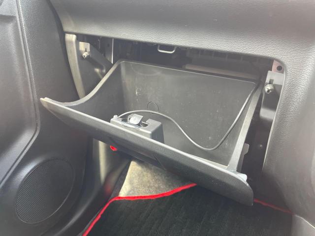 アルトターボＲＳ ベースグレード　ターボ　ＳＤナビ　バックカメラ　レーダブレーキサポート　禁煙車　シートヒーター　スマートキー　ＨＩＤヘッド　ビルトインＥＴＣ　専用１５インチアルミ　オートライト　オートエアコン　パドルシフト（38枚目）