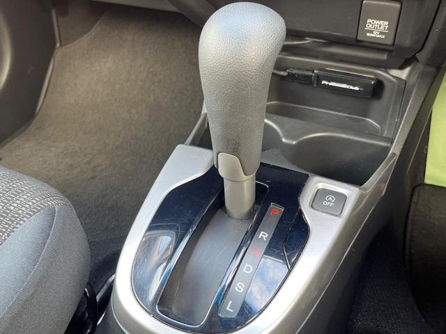 フィット １３Ｇ・Ｌパッケージ　純正ナビ　ＣＴＢＡ　クルーズコントロール　ＬＥＤヘッドライト　スマートキー　ＥＴＣ　Ｂｌｕｅｔｏｏｔｈ　フルセグ　オートライト　電動格納ミラー　オートエアコン（24枚目）