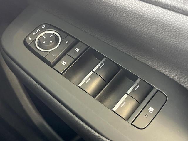 プリウス Ｚ　ガラスルーフ　１２．３型ディスプレイオーディオ　全周囲カメラ　１００Ｖ電源　衝突軽減　レーダークルーズ　禁煙車　前席シートエアコン　パワーシート　ドラレコ　コーナーセンサー　ＬＥＤヘッド　ＥＴＣ２．０（40枚目）