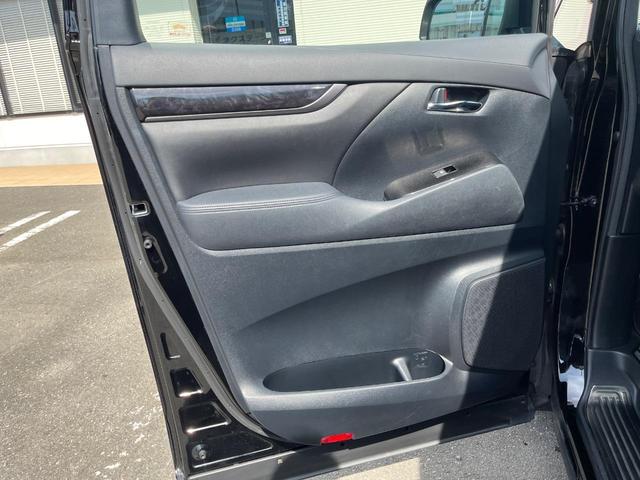 アルファード ２．５Ｓ　後期型　サンルーフ　ＢＩＧ－Ｘ１１型ナビ　バックカメラ　両側電動ドア　１００Ｖ電源　セーフティセンス　レーダークルーズ　禁煙車　コーナーセンサー　スマートキー　ＬＥＤヘッド　ＥＴＣ（51枚目）