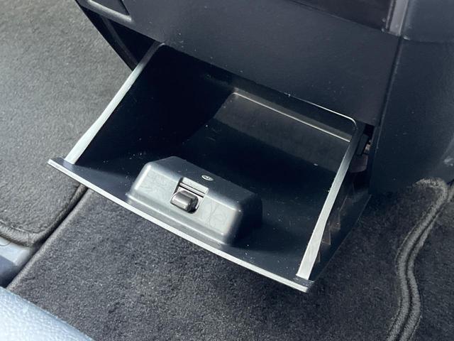 アルファード ２．５Ｓ　後期型　サンルーフ　ＢＩＧ－Ｘ１１型ナビ　バックカメラ　両側電動ドア　１００Ｖ電源　セーフティセンス　レーダークルーズ　禁煙車　コーナーセンサー　スマートキー　ＬＥＤヘッド　ＥＴＣ（63枚目）