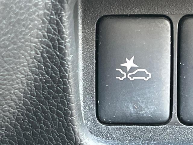 �y�G�}�[�W�F���V�[�u���[�L�z���s���ɑO���̎ԗ�����F�����A�Փ˂������Ȏ��͌x��ƃu���[�L�ŏՓˉ���Ɣ�Q�y�����A�V�X�g�B�����S�Ƀh���C�u�����y���݂��������܂��B