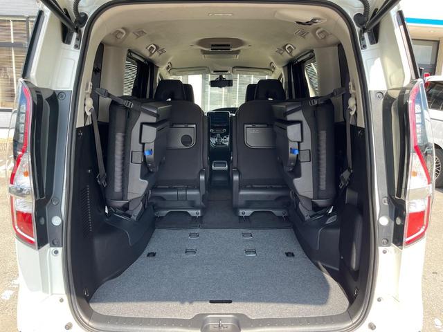 ���i�̂���������ʋ΁A���}���ɏ\���ȉ׎��X�y�[�X���m�ۂ��Ă���܂��B�Z�J���h�V�[�g��|���ƁA�傫�ȉו��̐ύڂ��\�ł���