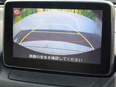 【バックカメラ】駐車時に後方がリアルタイム映像で確認できます。大型商業施設や立体駐車場での駐車時や、夜間のバック時に大活躍！運転スキルに関わらず、今や必須となった装備のひとつです！ 4