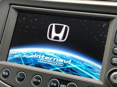 【メーカー純正ナビ】インテリアに溶け込むスタイリッシュな「専用設計」メーカーナビを装備♪視認性や操作性など基本性能にも優れ、より上質なカーライフをお楽しみいただけます。 3