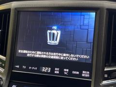 【メーカー純正ナビ】インテリアに溶け込むスタイリッシュな「専用設計」メーカーナビを装備♪視認性や操作性など基本性能にも優れ、より上質なカーライフをお楽しみいただけます。 3