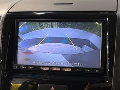 【バックカメラ】駐車時に後方がリアルタイム映像で確認できます。大型商業施設や立体駐車場での駐車時や、夜間のバック時に大活躍！運転スキルに関わらず、今や必須となった装備のひとつです！ 4