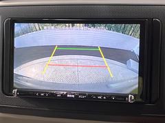 【バックカメラ】駐車時に後方がリアルタイム映像で確認できます。大型商業施設や立体駐車場での駐車時や、夜間のバック時に大活躍！運転スキルに関わらず、今や必須となった装備のひとつです！ 4