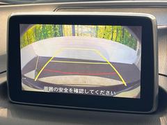 【バックカメラ】駐車時に後方がリアルタイム映像で確認できます。大型商業施設や立体駐車場での駐車時や、夜間のバック時に大活躍！運転スキルに関わらず、今や必須となった装備のひとつです！ 4