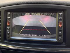 【バックカメラ】駐車時に後方がリアルタイム映像で確認できます。大型商業施設や立体駐車場での駐車時や、夜間のバック時に大活躍！運転スキルに関わらず、今や必須となった装備のひとつです！ 5